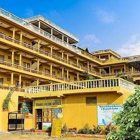 Hotel Nature Heritage Chitwan Exteriör bild