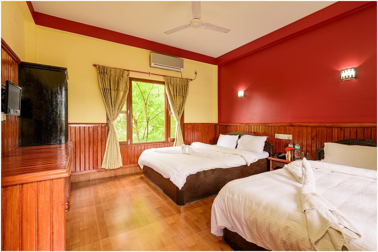 Hotel Nature Heritage Chitwan Exteriör bild
